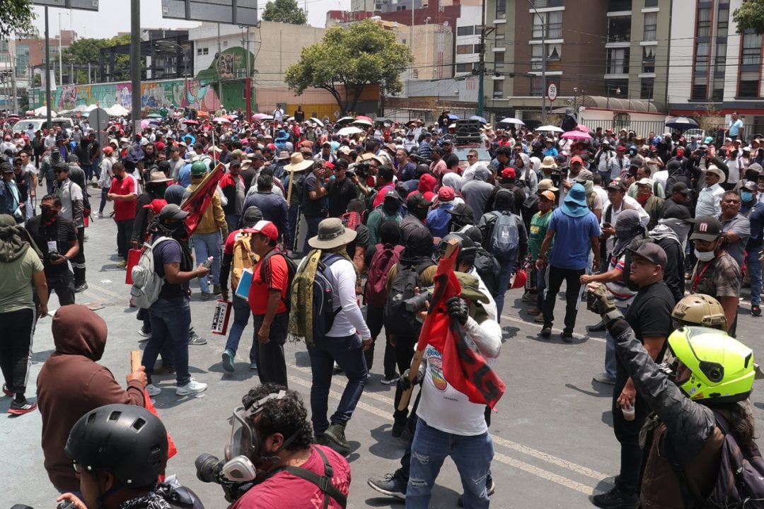 Gobierno propone a la CNTE aseguradora pública para recursos de maestros