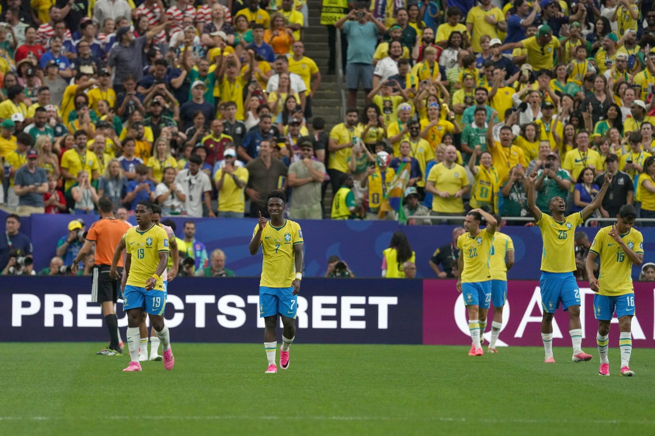 Neymar se burla de economista que predijo que Japón eliminaría a Brasil