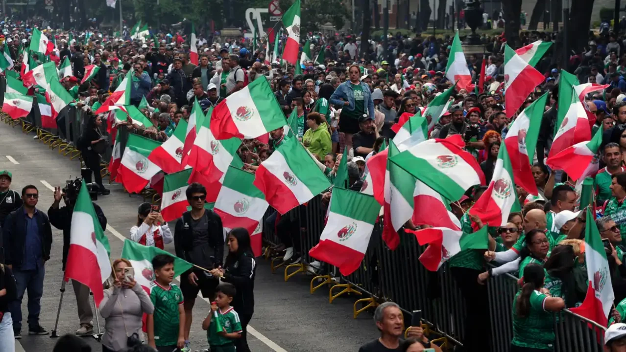 Entradas costosas y televisión de paga, las críticas en México a un ‘Mundial del lujo’