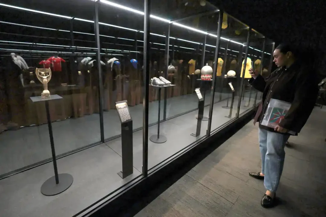 Museo estrena colección de objetos de Pelé y Messi