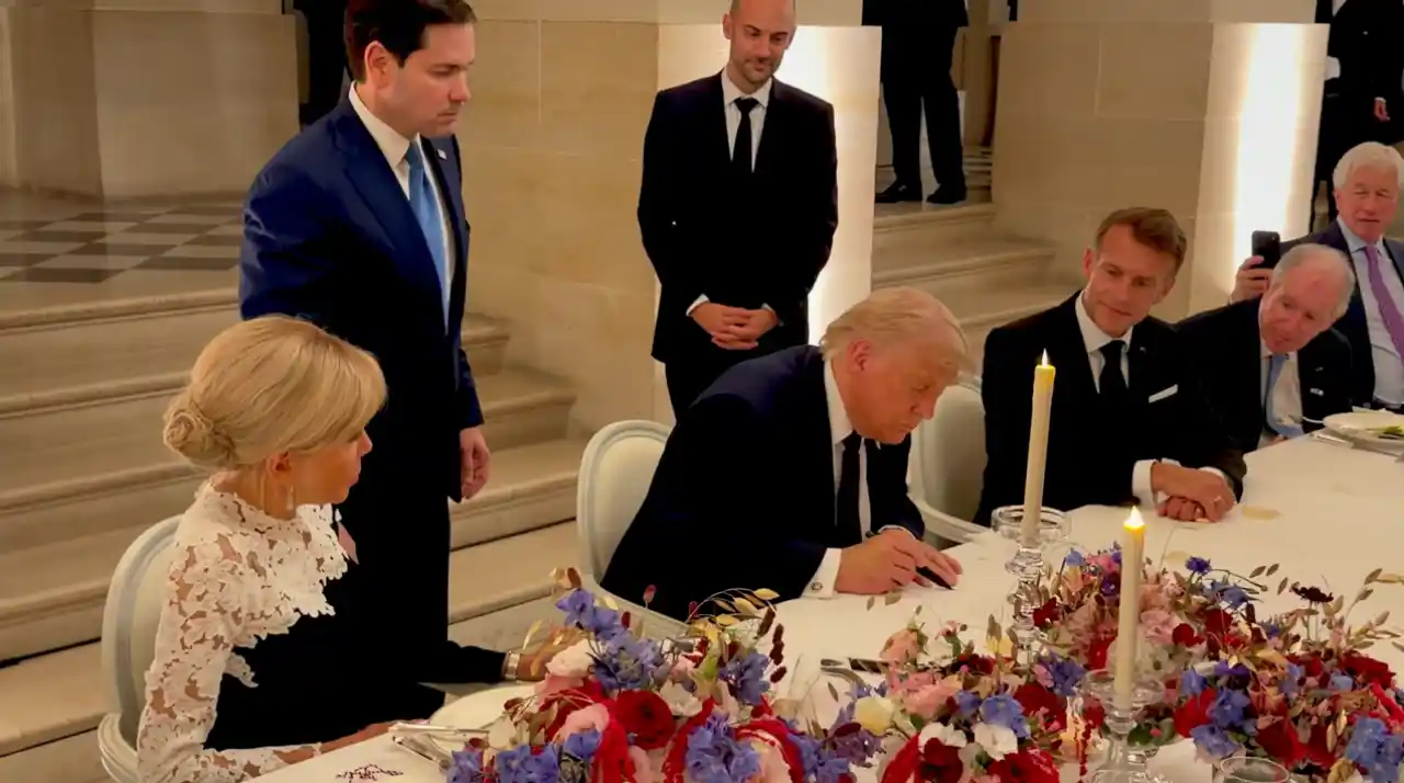 Trump firma acuerdo de entendimiento con Irán en Versalles