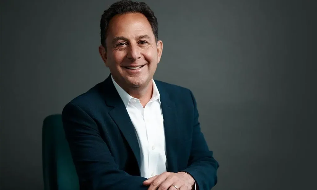 New Ballgame: "Esta es una clase de activo diferente a las acciones y al capital privado típico", dice Peter Mallouk sobre la compra de un equipo deportivo. " A veces hay gente que ya ha ganado todo el dinero que quiere ganar, y están en esto por otras razones." inversores MLS multimillonario
