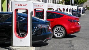 TSLA bajó alrededor de un 8% a la 1 p.m. EDT del jueves. Grupo MediaNews vía Getty Images