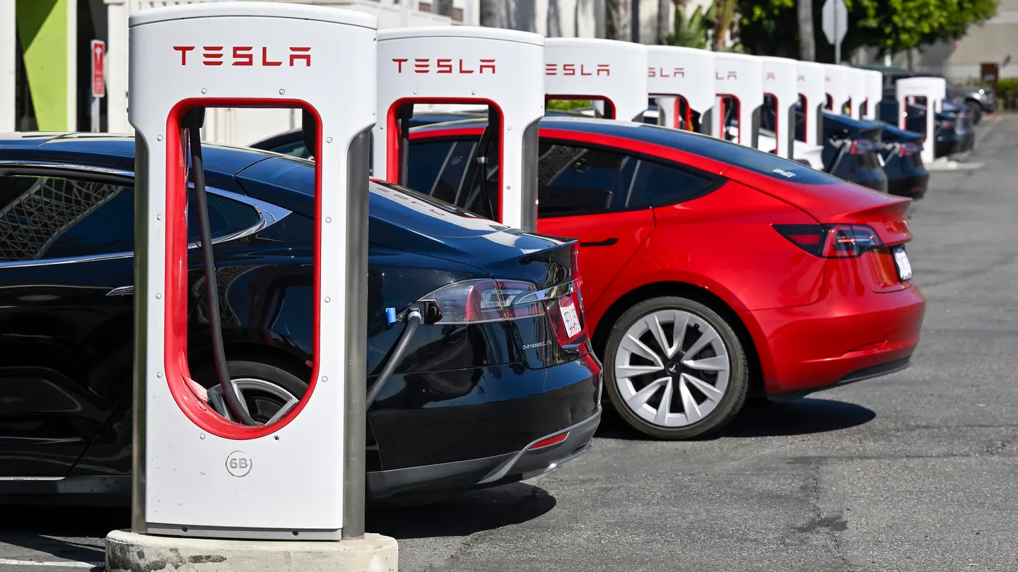 Tesla cae repentinamente 8%, a pesar de superar las expectativas en las entregas