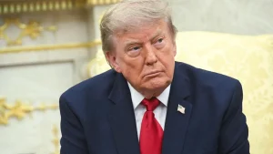 Trump calificó las paradas de tráfico como una de las "herramientas más importantes y efectivas para combatir el crimen" de ICE, un día después de que el DHS detuviera la táctica tras dos tiroteos mortales con implicación de agentes. AFP vía Getty Images