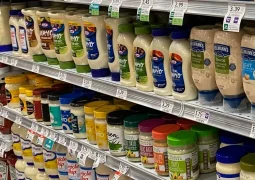 Condimentos anunciados como "hechos con aceite de aguacate". Grupo UCG/Universal Images vía Getty Images