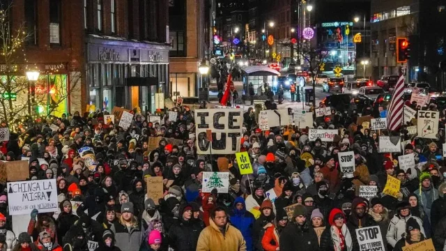 El 23 de enero de 2026, manifestantes participaron en una protesta contra el ICE en Portland, Maine.