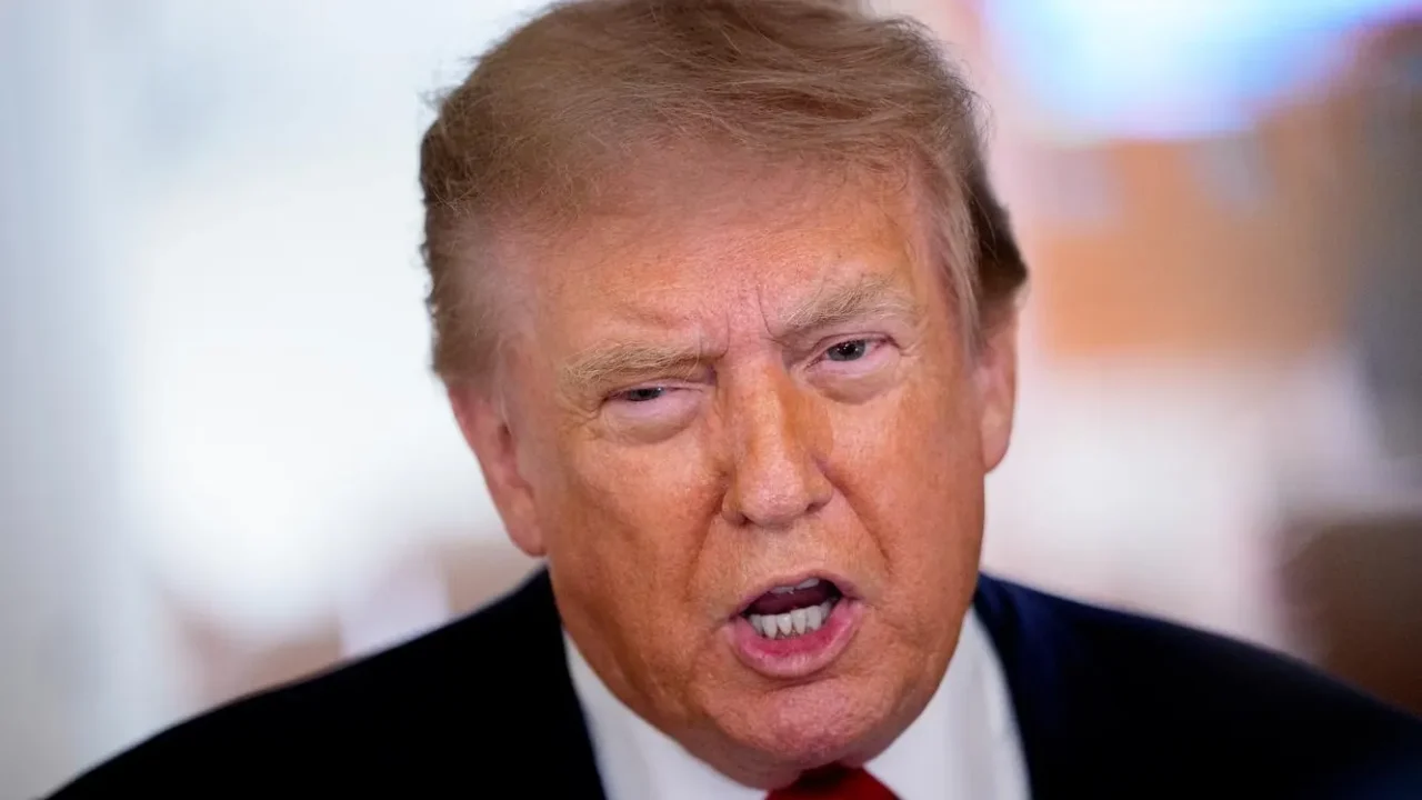 Juez no desestima demanda de Trump contra el NYT