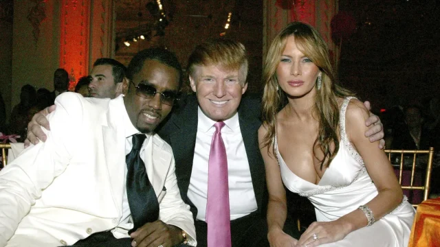 Sean "Diddy" Combs posa con el ahora presidente Donald Trump y la primera dama Melania Trump. WireImage