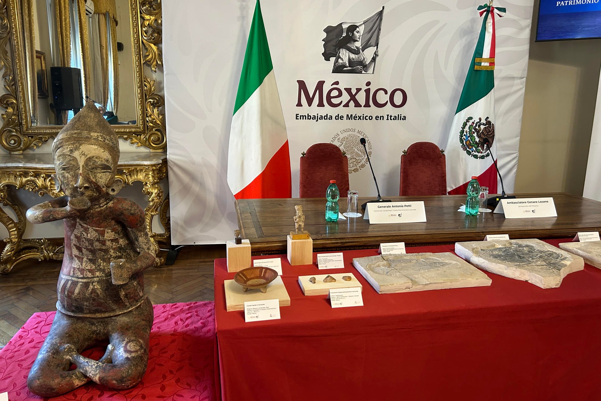 Italia devuelve a México un lote de 27 piezas arqueológicas y fósiles precolombinos