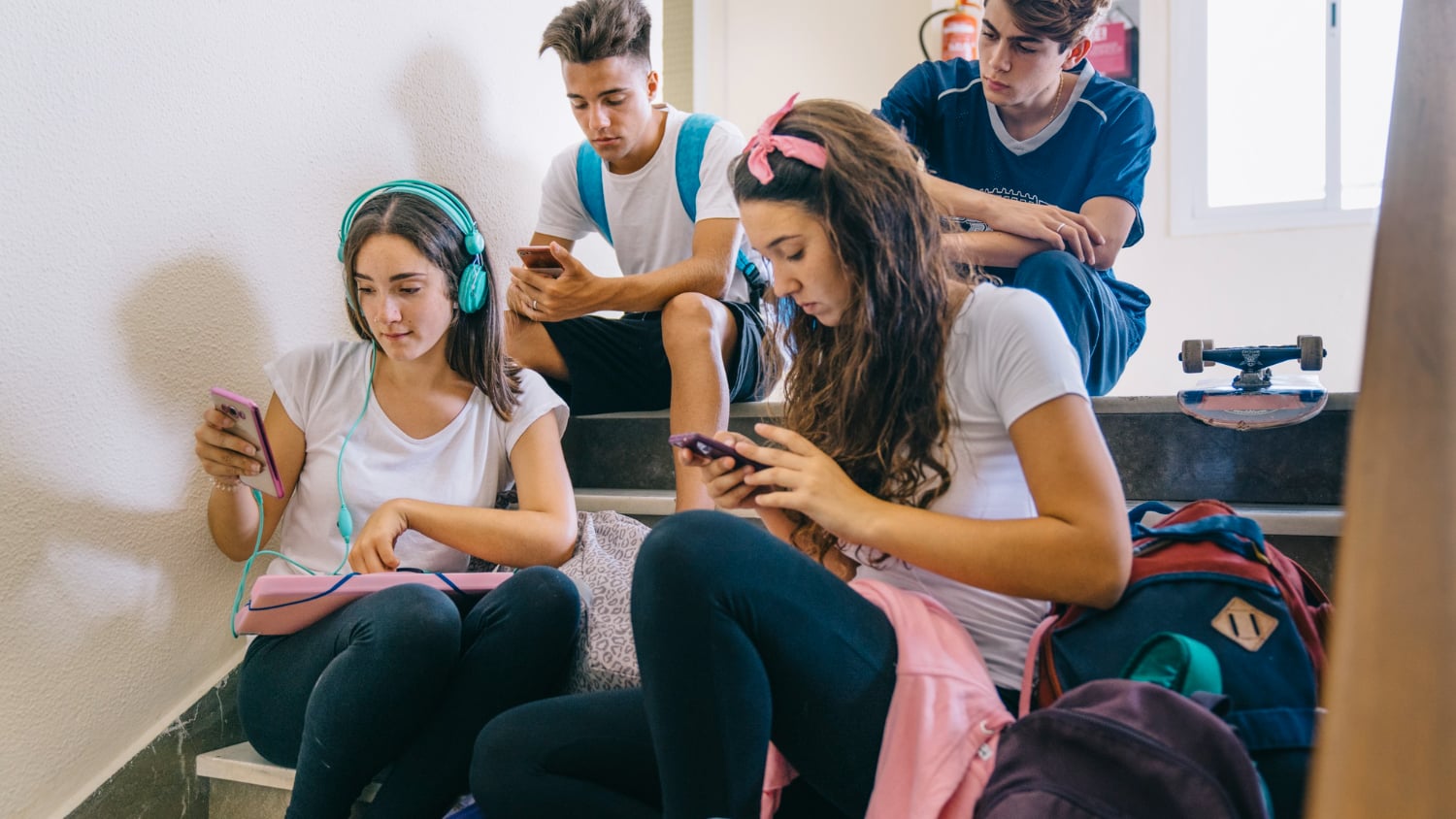 Meta refuerza seguridad de adolescentes