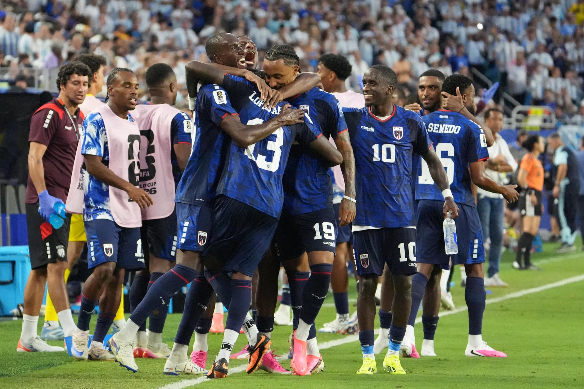 Comentarios racistas sobre jugadores negros son objeto de escrutinio en el Mundial