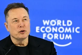 Elon Musk interviene durante la reunión anual del Foro Económico Mundial (FEM) en Davos el 22 de enero de 2026. AFP vía Getty Images
