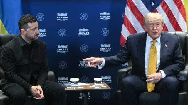 El presidente de Ucrania, Volodymyr Zelenskyy (izquierda), se reúne con el presidente de Estados Unidos, Donald Trump, en el marco de la Cumbre de la OTAN en el Complejo Presidencial de Bestepe, en Ankara, el 8 de julio de 2026. (Foto de SAUL LOEB / AFP vía Getty Images) AFP vía Getty Images
