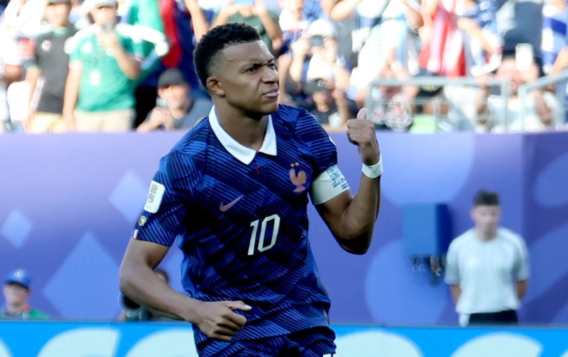 Macron celebra el ‘gol’ de Mbappé contra el racismo