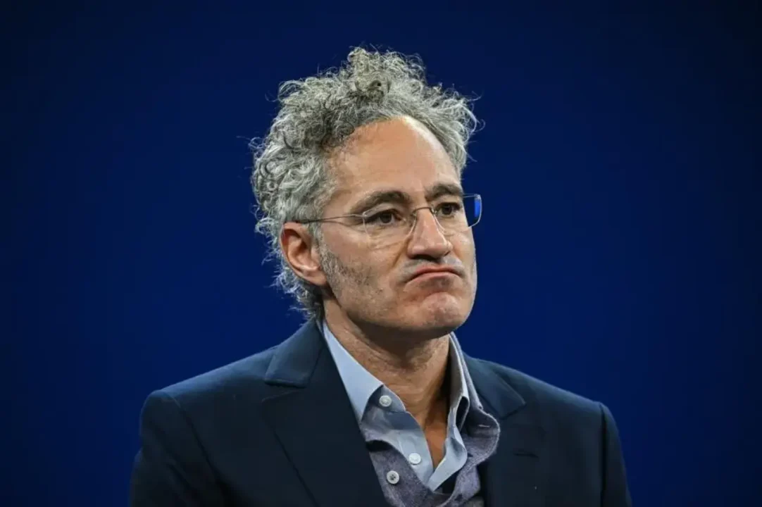 El multimillonario de Palantir califica la industria de la IA de ‘completamente loca’ en una acalorada entrevista