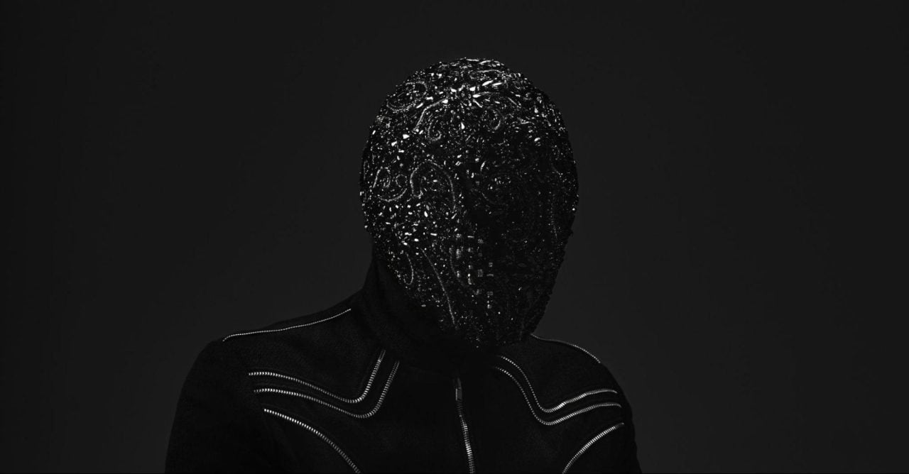 El alquimista invisible: el ritual de sonido y estilo de Amanati