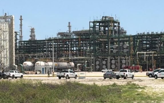 Pemex incendio refinería Olmeca