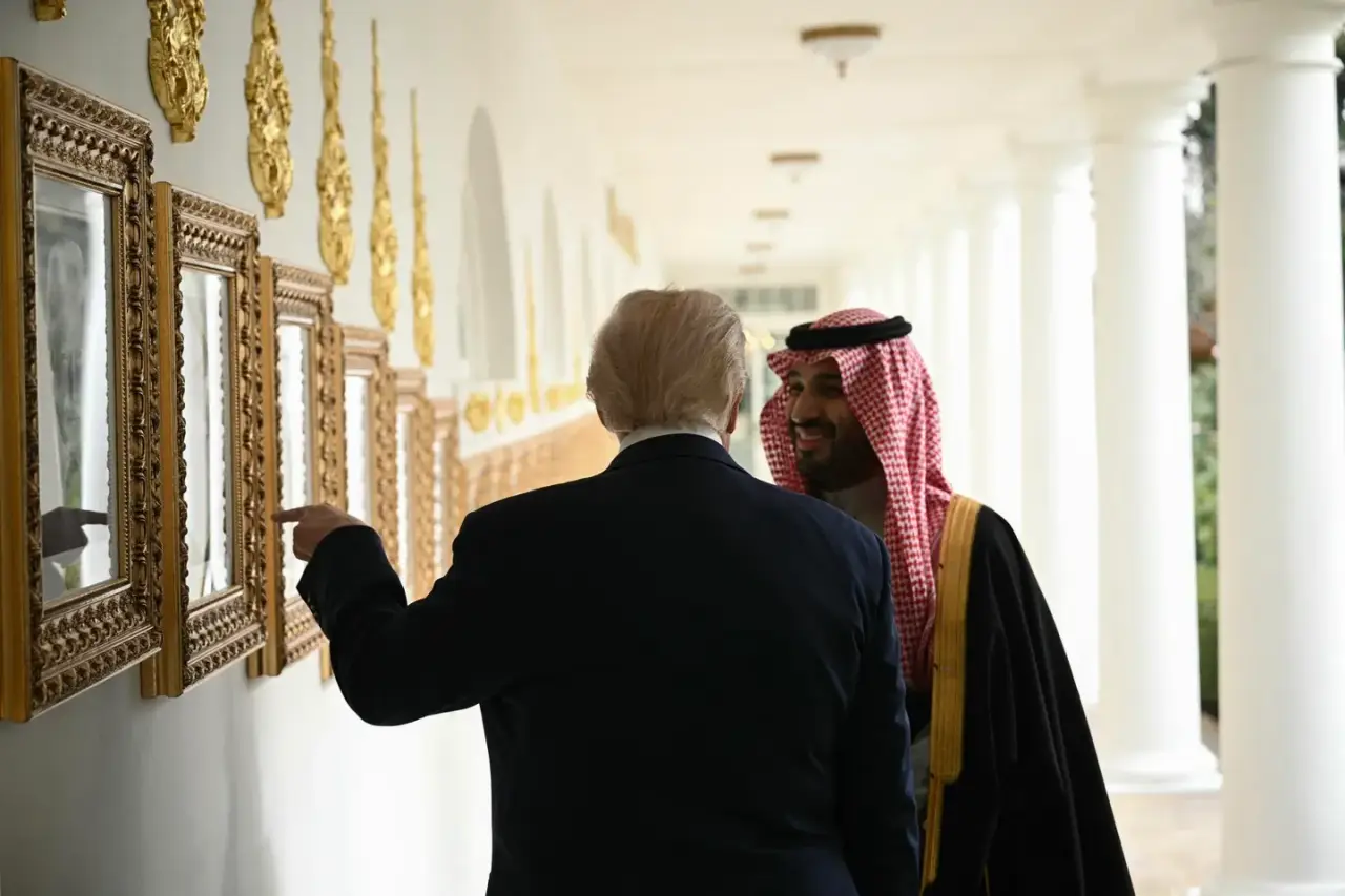Trump reforzó vínculos comerciales con Arabia Saudí en medio de conversaciones sobre programa nuclear