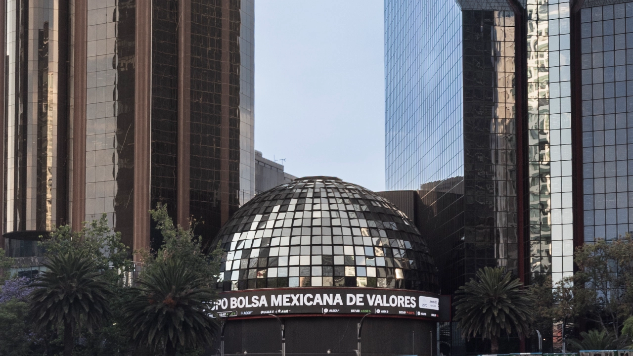 BMV sube a la espera de últimos resultados corporativos locales
