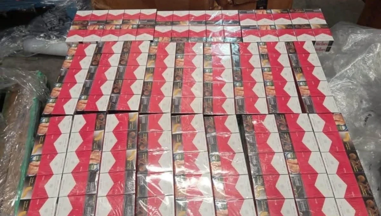 Decomisan 60,000 cajetillas de cigarros en la aduana del AIFA