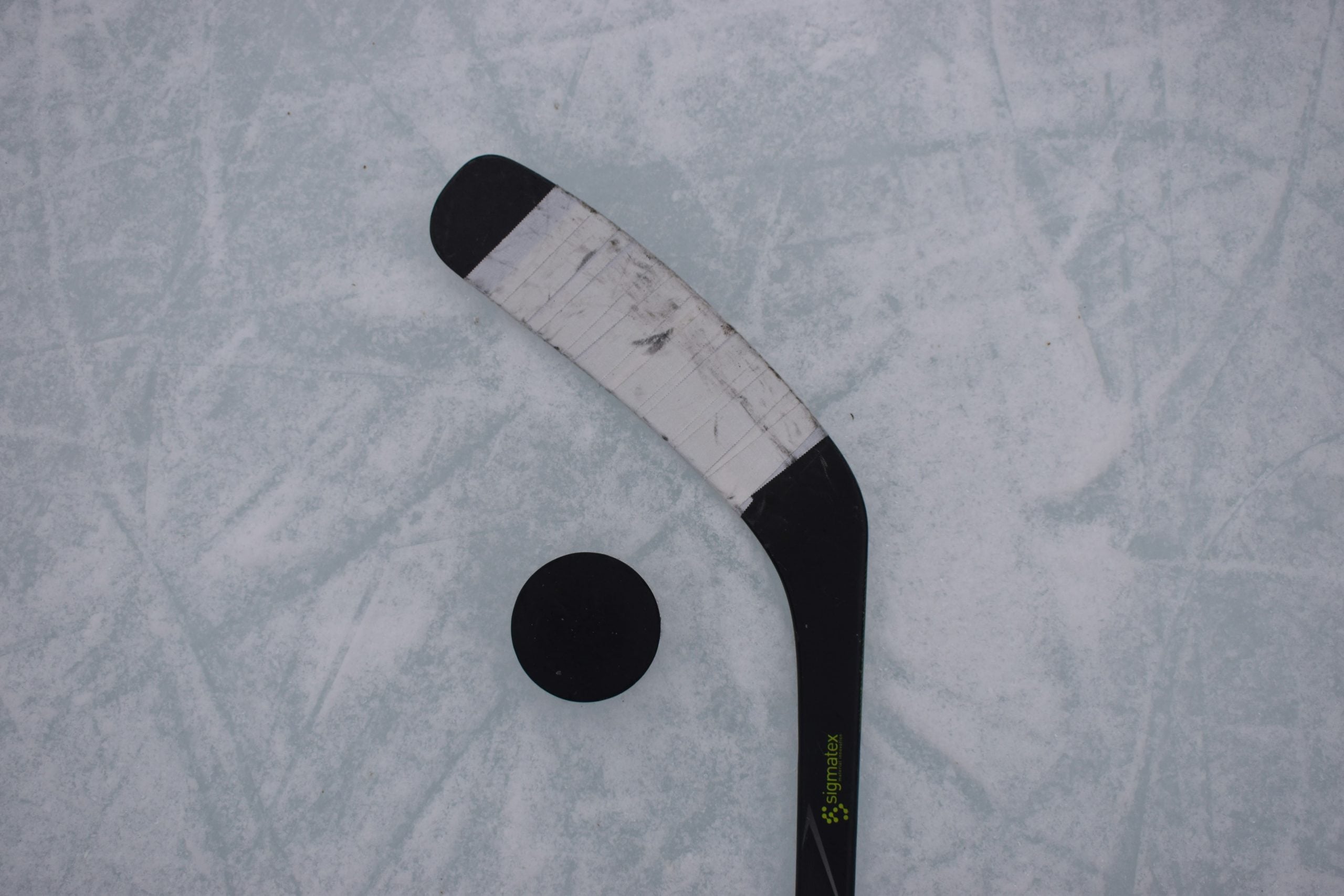 Palos de hockey canadienses: Trump falla gol arancelario