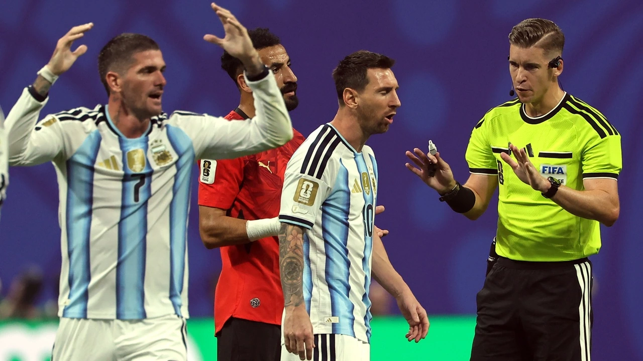 La adopción de la tecnología por parte de la FIFA se vuelve en su contra en un Mundial polémico