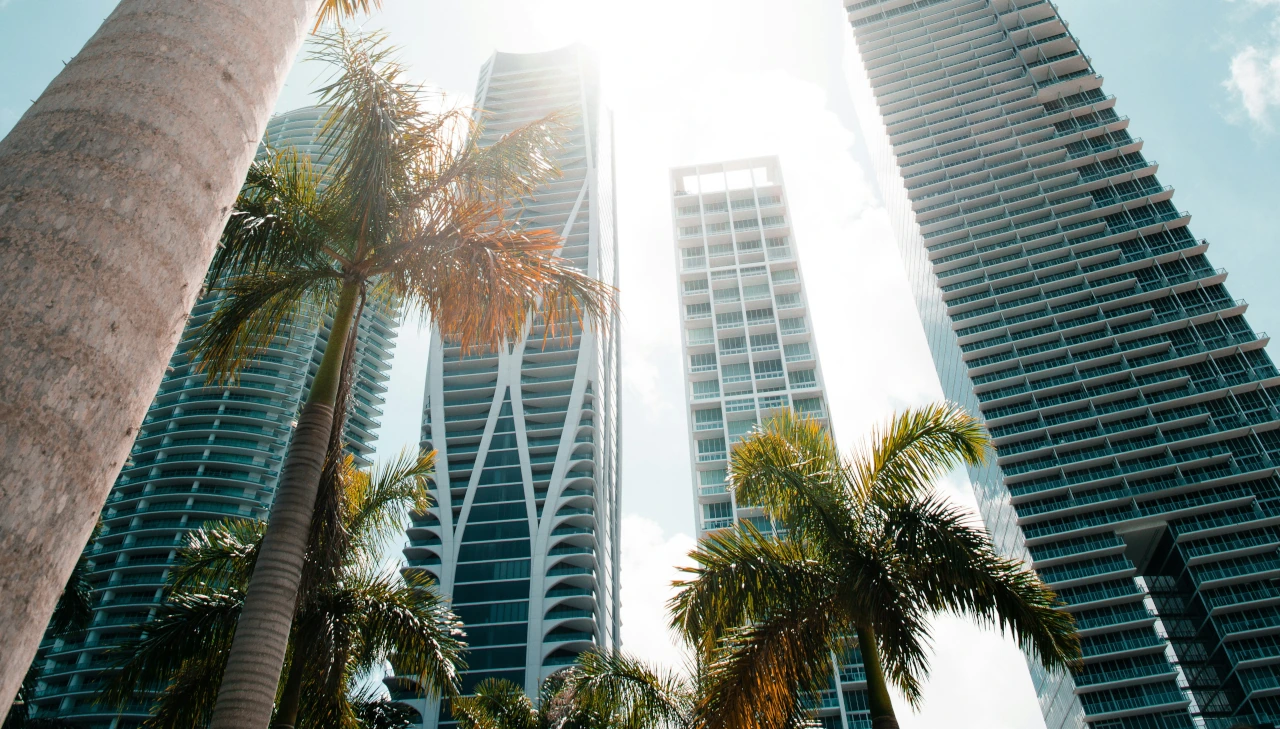 Invierten mexicanos 489 mdd en el mercado inmobiliario de Miami aún y con políticas de Trump