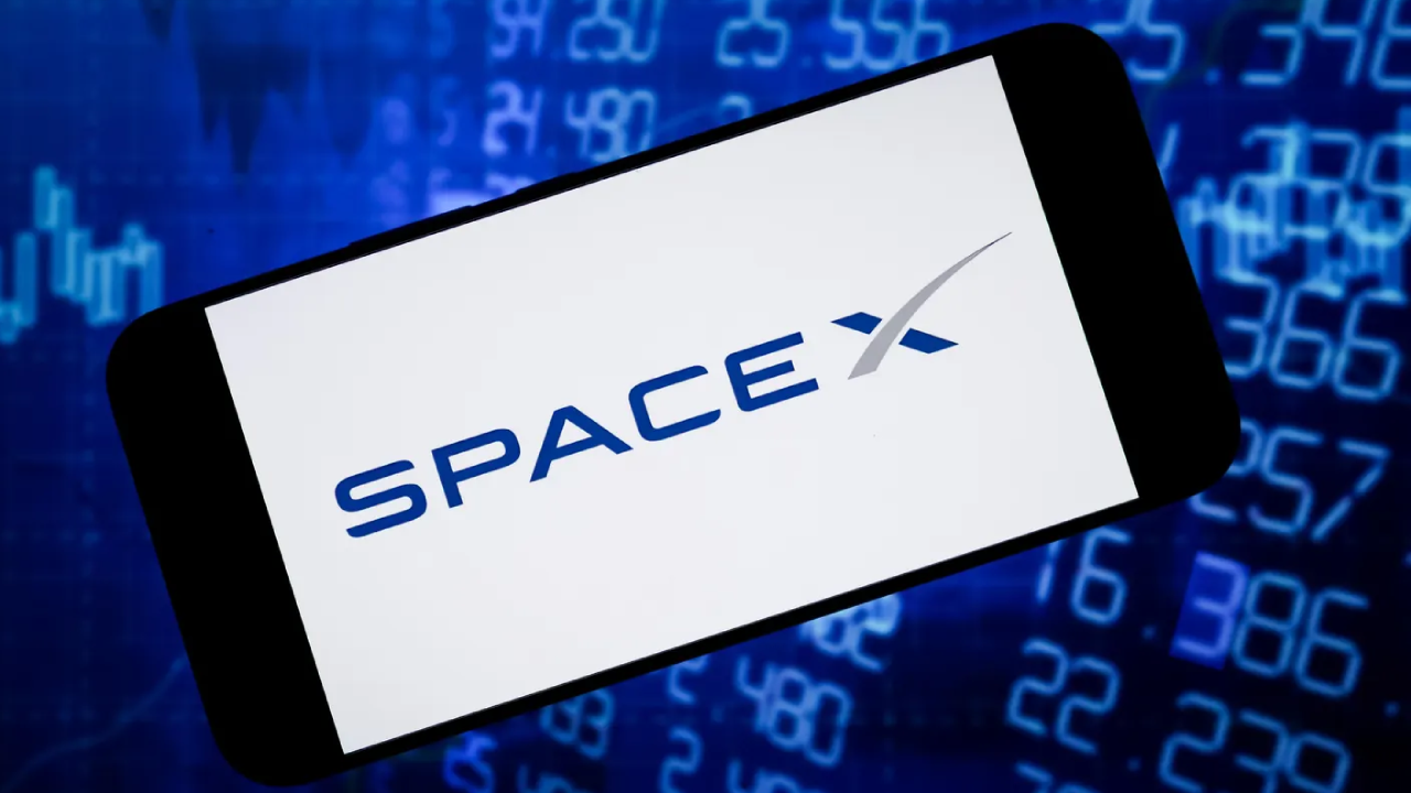 Musk niega que SpaceX desarrolle dispositivo portátil de IA