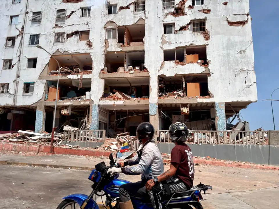 Sube a 2,595 número de muertos tras sismos en Venezuela